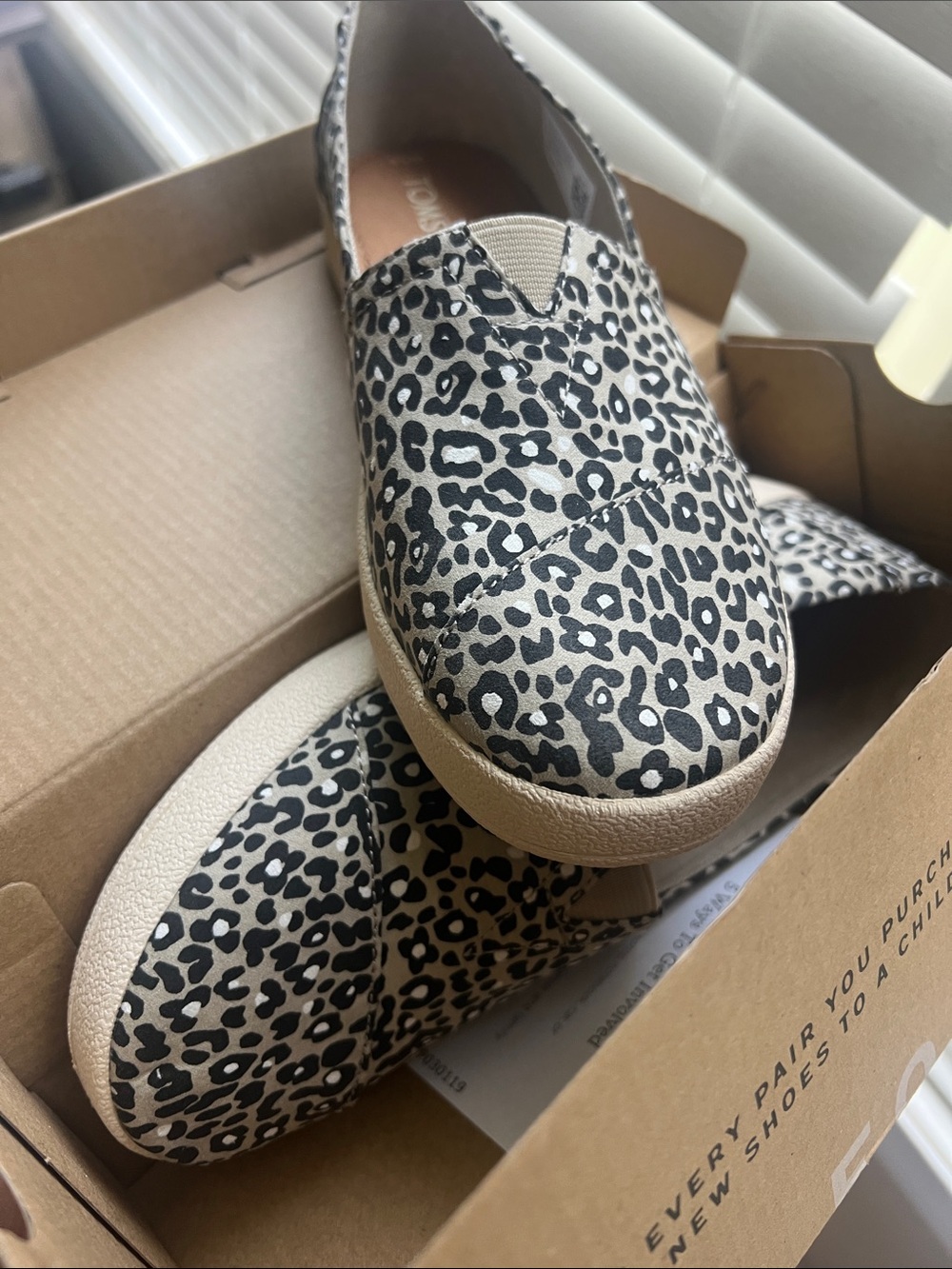 Toms Avalon Oxford Tan Cheepard Slip-On Women’s Moccasins